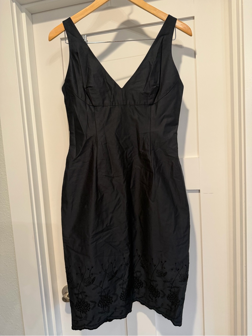 NWT AUTH GIO’ GUERRERI Classic Black V-Neck Sleeveless Dress